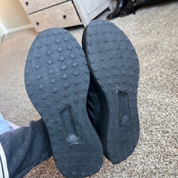 Black Adidas shoes - Picture 5 of 5